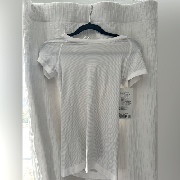 lululemon athletica Tops - Swiftly Tech Short Sleeve 2.0